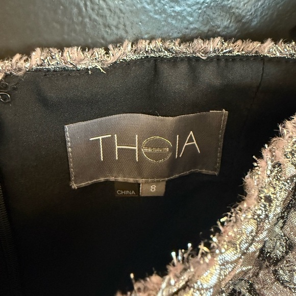 Theia size 8 metallic floral great condition puff sleeved dress - Picture 5 of 13